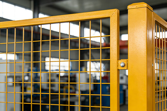 2025 车间隔离网怎么买?按场景定材质,选对不浪费(图1) 2025 车间隔离网怎么买?按场景定材质,选对不浪费(图1)