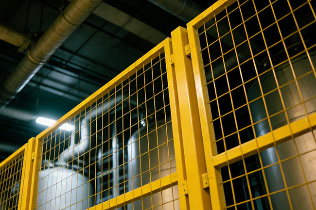 车间隔离网材质大比拼：铁丝网、不锈钢网、PVC 网该选谁？(图2)