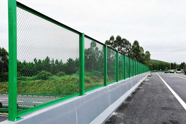 贵州某高速公路高架桥防抛网应用案例